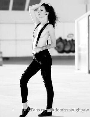 LittleMissNaughty photo 29