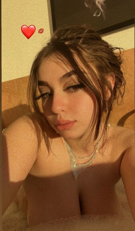 Lizzie Foxie photo 7