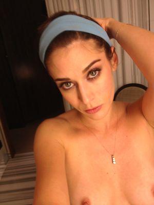 Lizzy Caplan photo 9