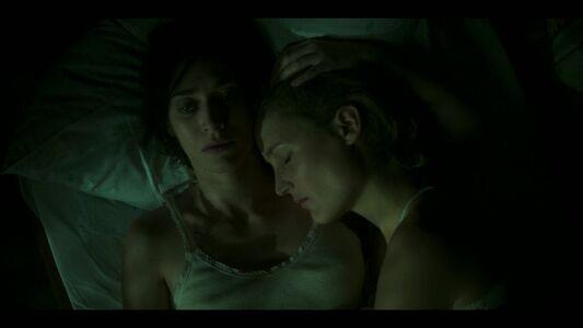 Lizzy Caplan photo 24