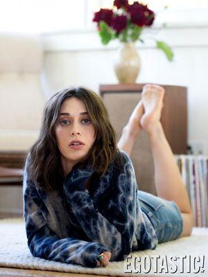 Lizzy Caplan photo 32