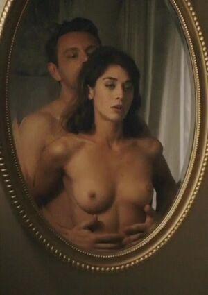 Lizzy Caplan photo 36