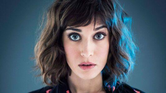 Lizzy Caplan photo 37