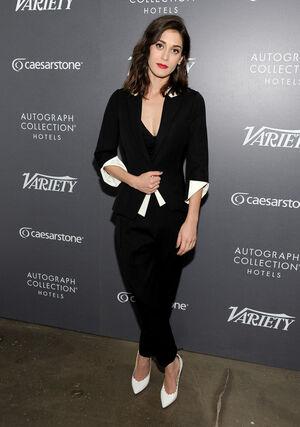 Lizzy Caplan photo 71