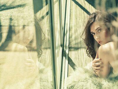 Lizzy Caplan photo 115