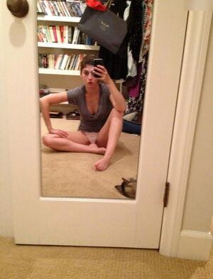 Lizzy Caplan photo 142
