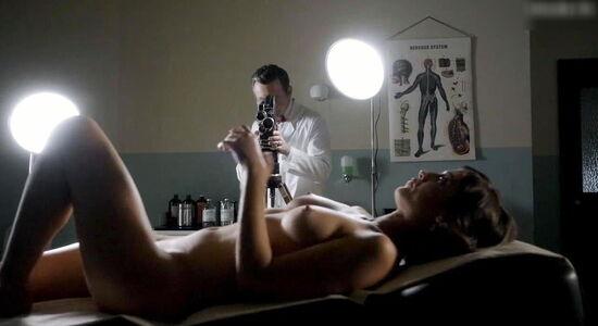 Lizzy Caplan photo 146