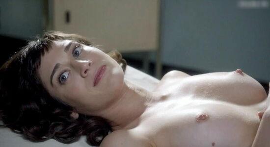 Lizzy Caplan photo 147