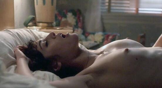 Lizzy Caplan photo 148