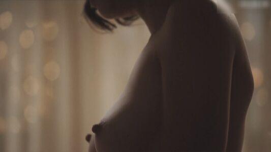Lizzy Caplan photo 160