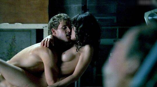 Lizzy Caplan photo 167