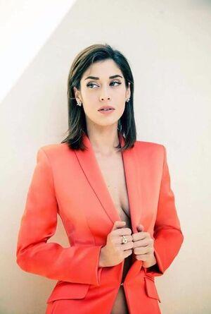 Lizzy Caplan photo 177