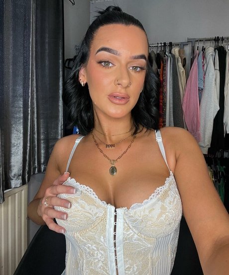 Louise Reid photo 28