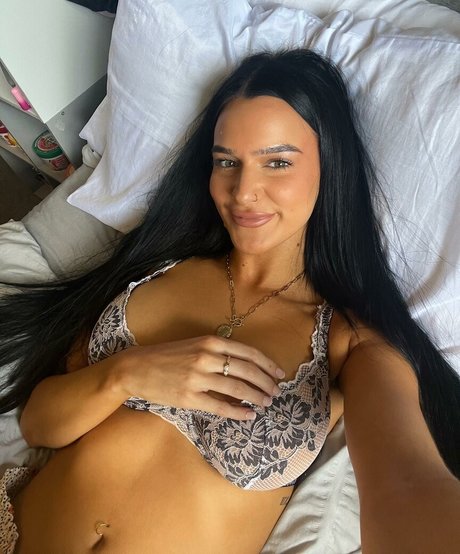 Louise Reid photo 67