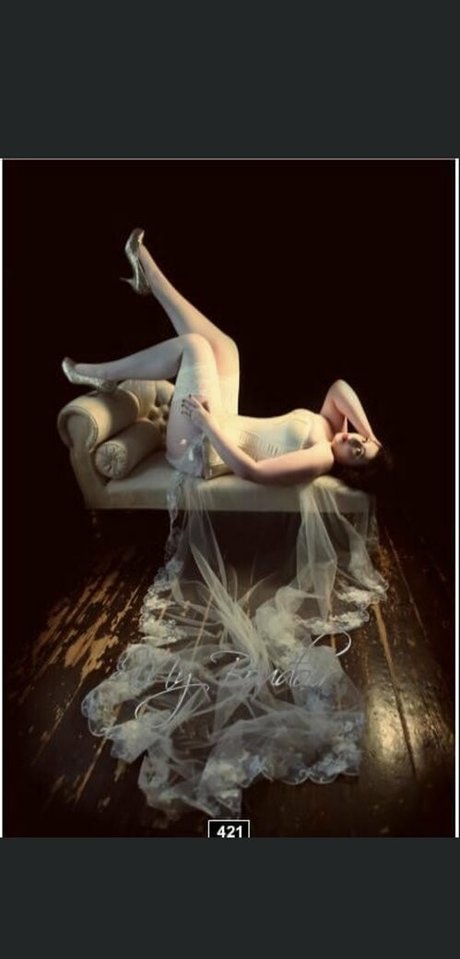 Lucy Jones photo 33