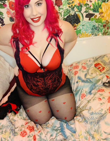 Lucy Jones photo 39