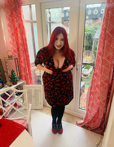 Lucy Jones photo 157
