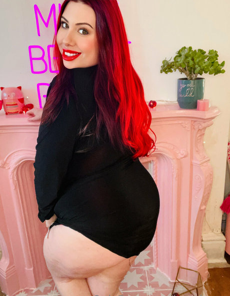 Lucy Jones photo 471