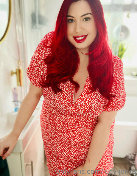 Lucy Jones photo 575