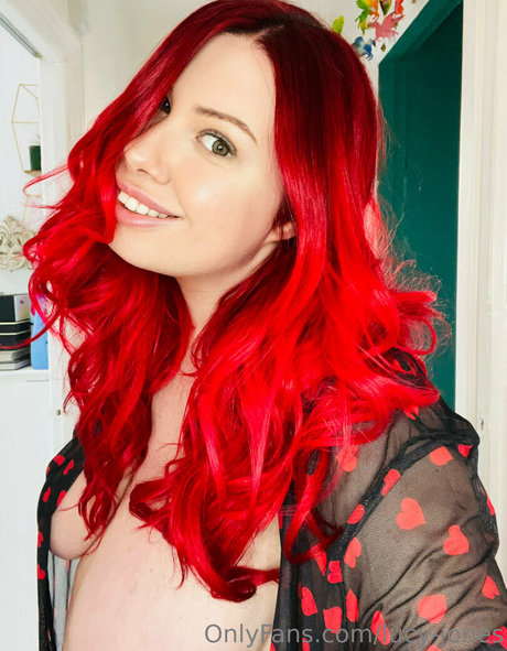Lucy Jones photo 582