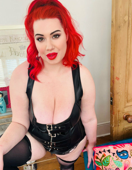Lucy Jones photo 697