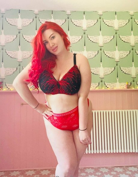 Lucy Jones photo 834