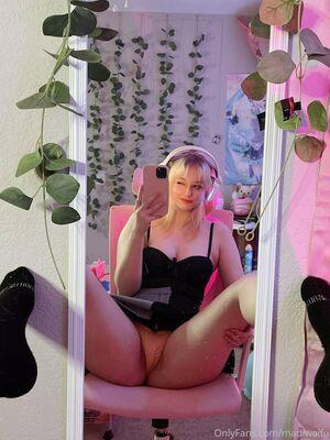 Madiwaifu photo 70