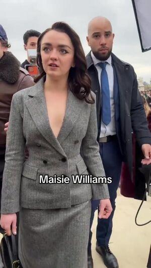 Maisie Williams photo 1