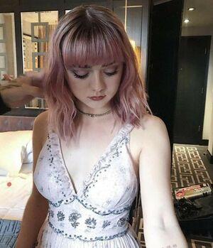 Maisie Williams photo 188