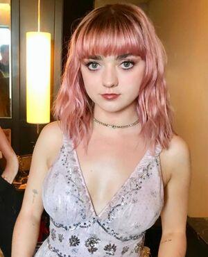 Maisie Williams photo 189