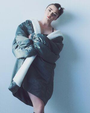 Maisie Williams photo 232