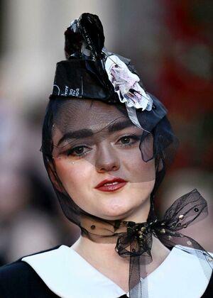Maisie Williams photo 358
