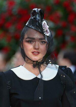 Maisie Williams photo 360