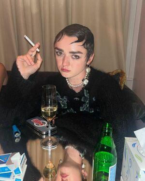 Maisie Williams photo 381