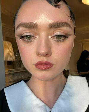 Maisie Williams photo 383
