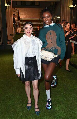 Maisie Williams photo 387