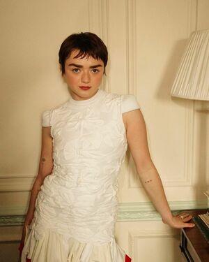 Maisie Williams photo 396