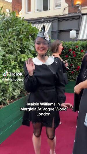 Maisie Williams photo 408