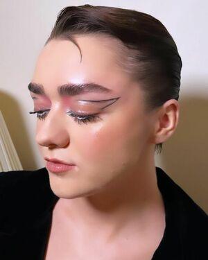 Maisie Williams photo 421