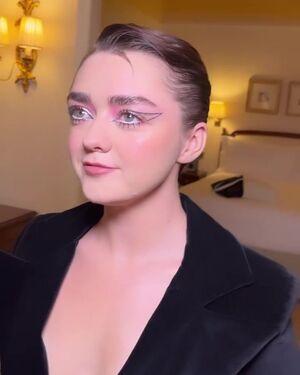 Maisie Williams photo 422