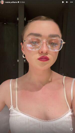 Maisie Williams photo 425