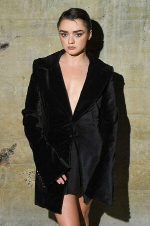 Maisie Williams photo 430