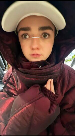 Maisie Williams photo 450