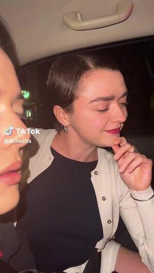 Maisie Williams photo 456