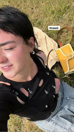 Maisie Williams photo 494