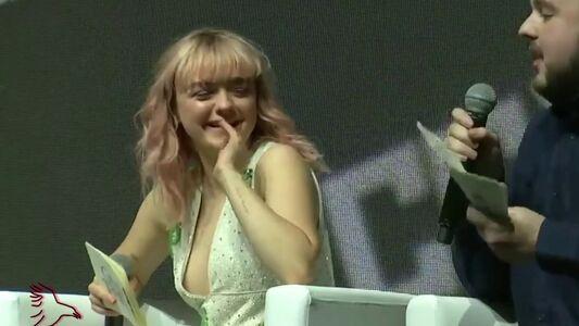 Maisie Williams photo 535