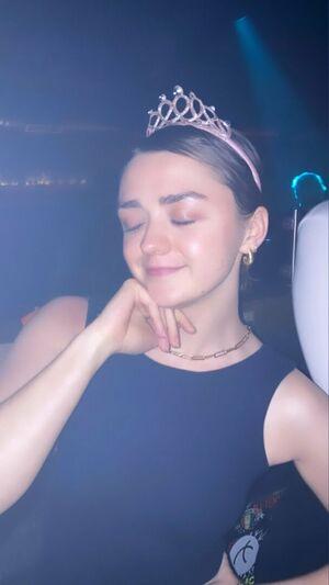 Maisie Williams photo 559