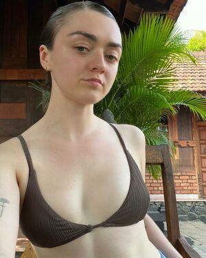 Maisie Williams photo 564