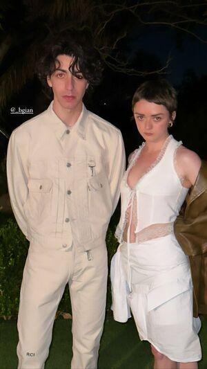 Maisie Williams photo 598