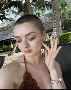 Maisie Williams photo 707